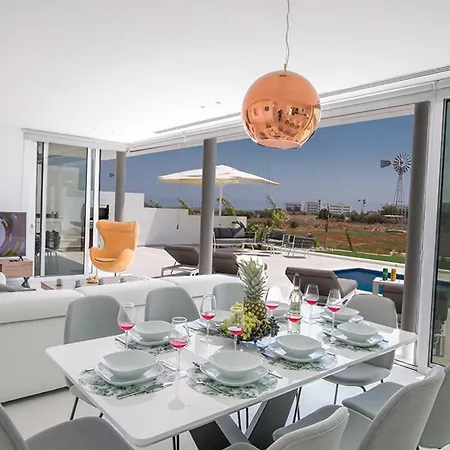 Manta Agrotikos - Stunning 3 Bedroom With Pool Protaras
