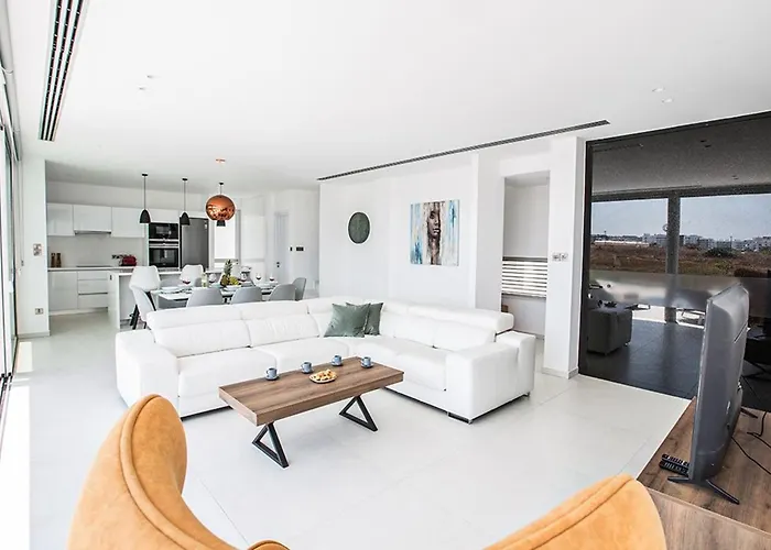 Manta Agrotikos - Stunning 3 Bedroom With Pool *