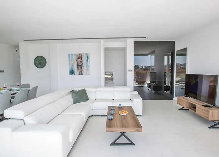 Manta Agrotikos - Stunning 3 Bedroom With Pool Protaras