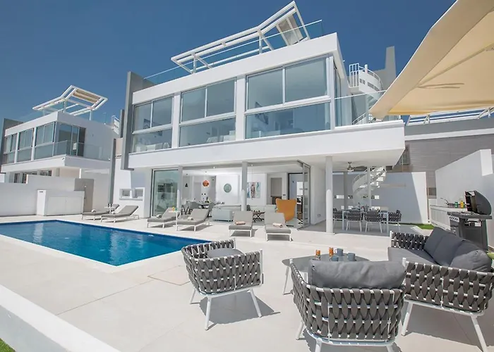 Vilă Manta Agrotikos - Stunning 3 Bedroom With Pool