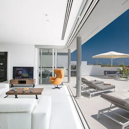 Manta Agrotikos - Stunning 3 Bedroom With Pool Protaras