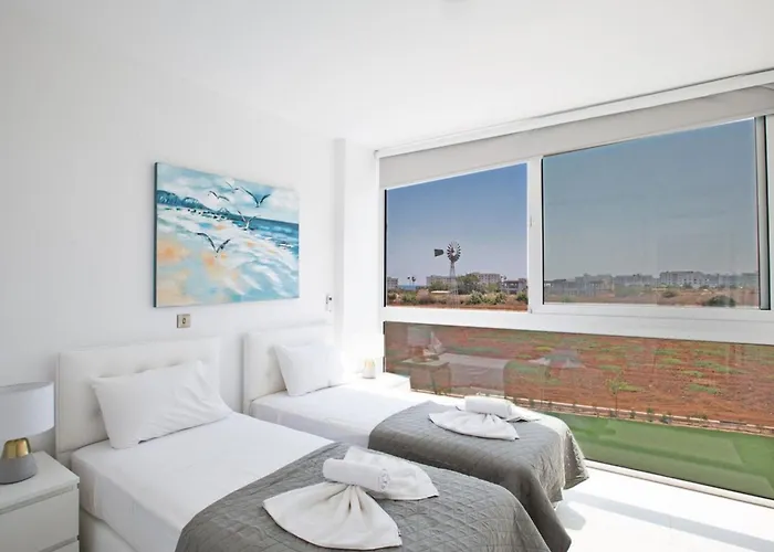 Manta Agrotikos - Stunning 3 Bedroom With Pool Protaras