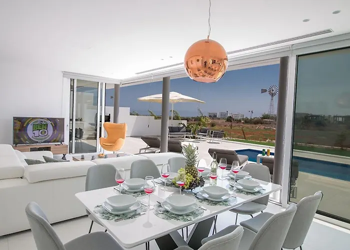 Manta Agrotikos - Stunning 3 Bedroom With Pool Protaras