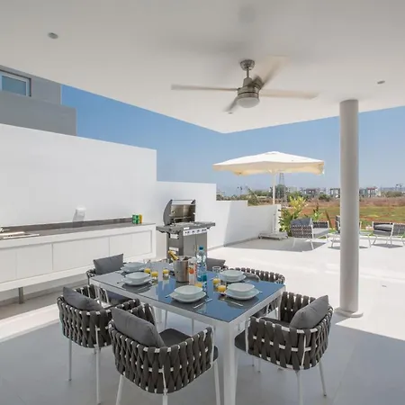 Manta Agrotikos - Stunning 3 Bedroom With Pool Villa Protaras