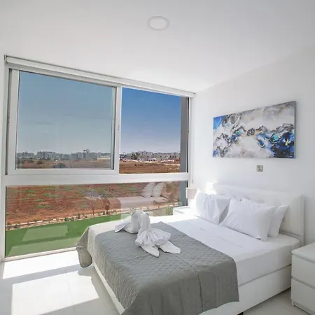 Manta Agrotikos - Stunning 3 Bedroom With Pool Villa Protaras