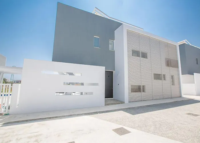 Villa Manta Agrotikos - Stunning 3 Bedroom With Pool Protaras