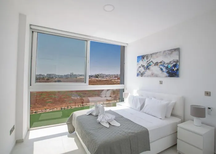 Manta Agrotikos - Stunning 3 Bedroom With Pool Villa Protaras